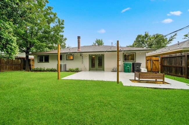 Building Photo - 10658 Northbrook Dr