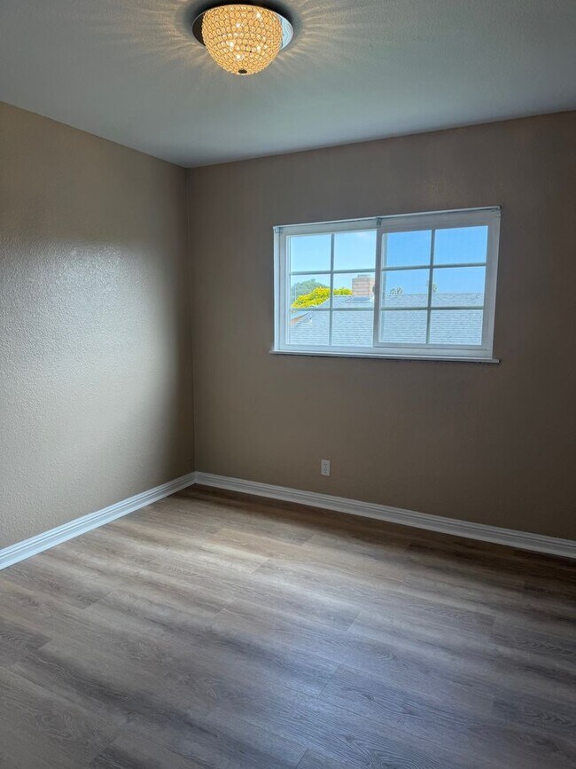 Building Photo - Nice Three-Bedroom Two Story Home