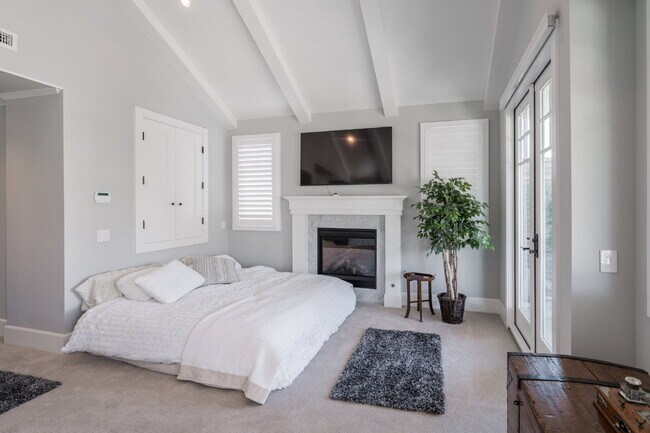 Building Photo - California Coastal Awaits: Luxurious Custom 3-Bedroom Home with Marble Touches on Balboa Island