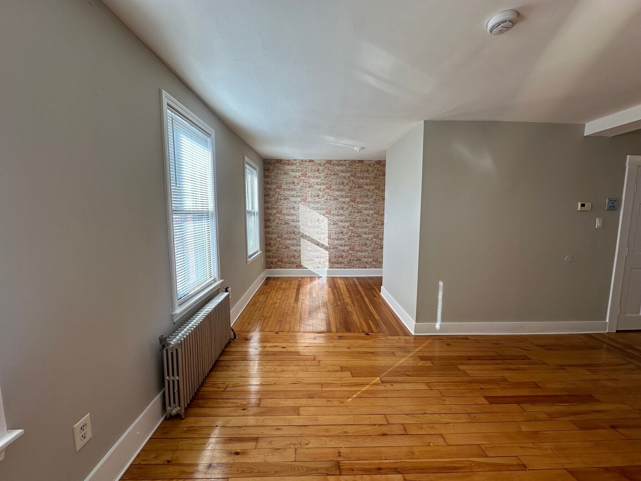 Building Photo - 39 Beacon St