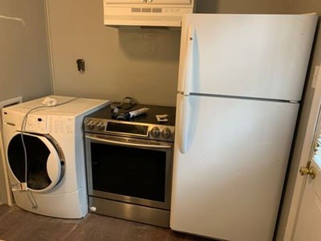 Building Photo - 3bed 2 bath with den