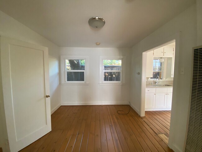 Living room - 189 S Roosevelt Ave