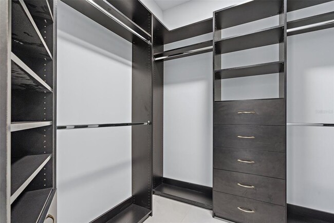 Building Photo - 585 Dolphin Ave SE