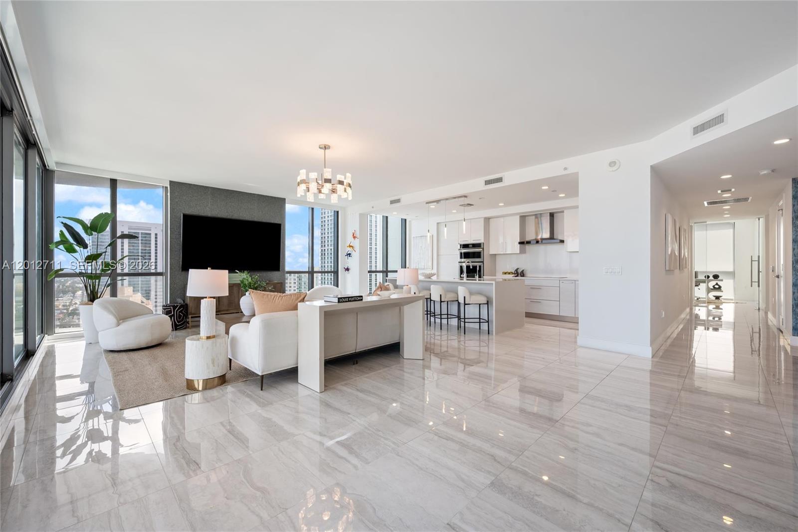 Building Photo - 100 E Las Olas Blvd