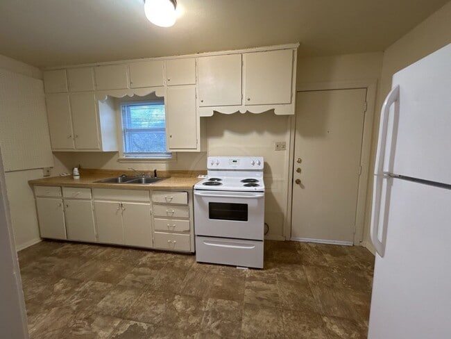 Building Photo - 1206 Culp Ave