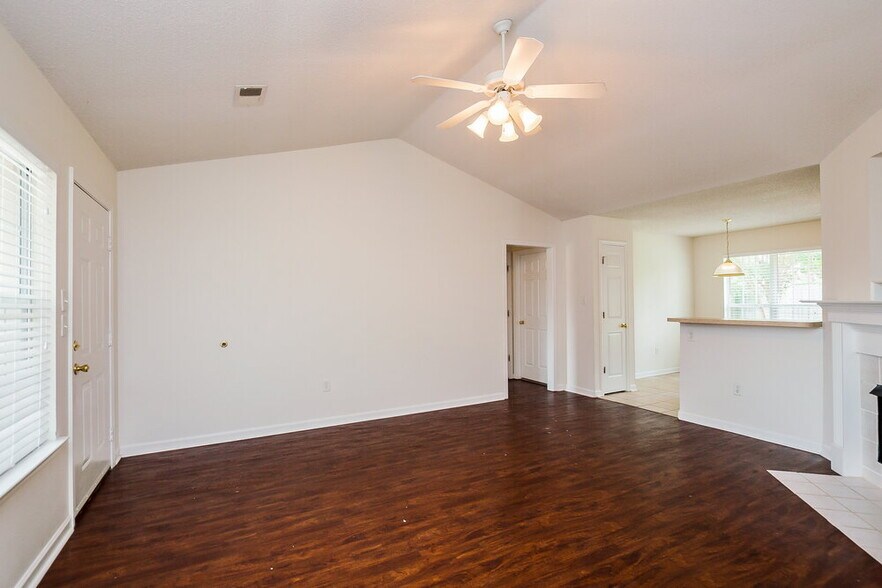 Building Photo - 10716 Ridgefield Dr