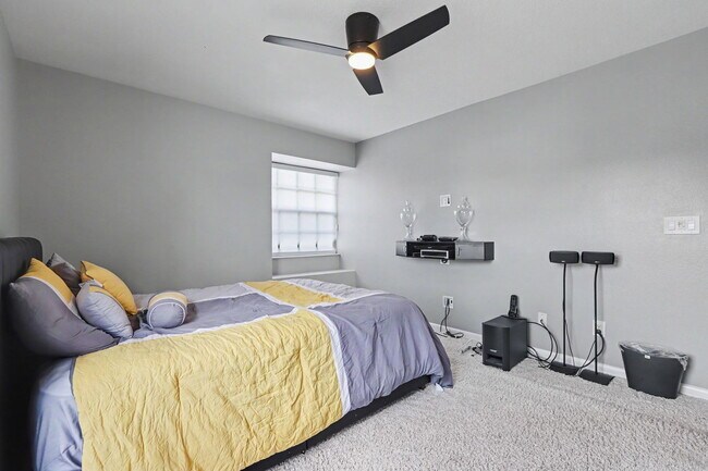 Building Photo - 6600 Gentle Ben Cir