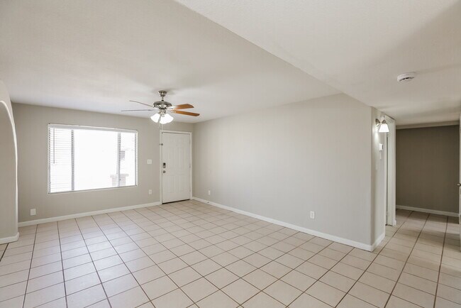 Building Photo - 5233 W Cypress St