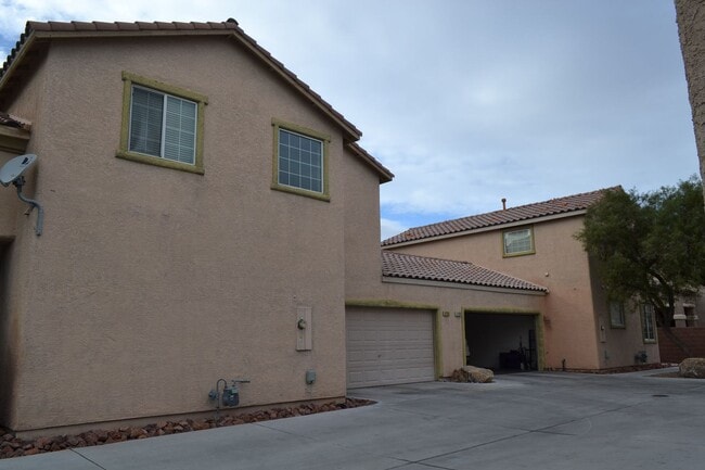 Building Photo - SW - 3 BEDROOMS PLUS LOFT SPACE