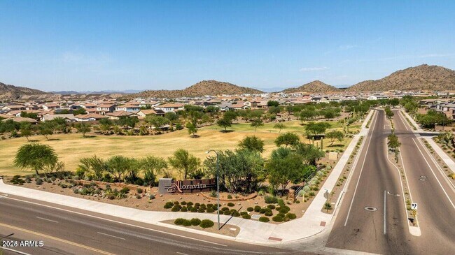 Building Photo - Gorgeous 4 bed 3.5 bath + Den with FULL SO...