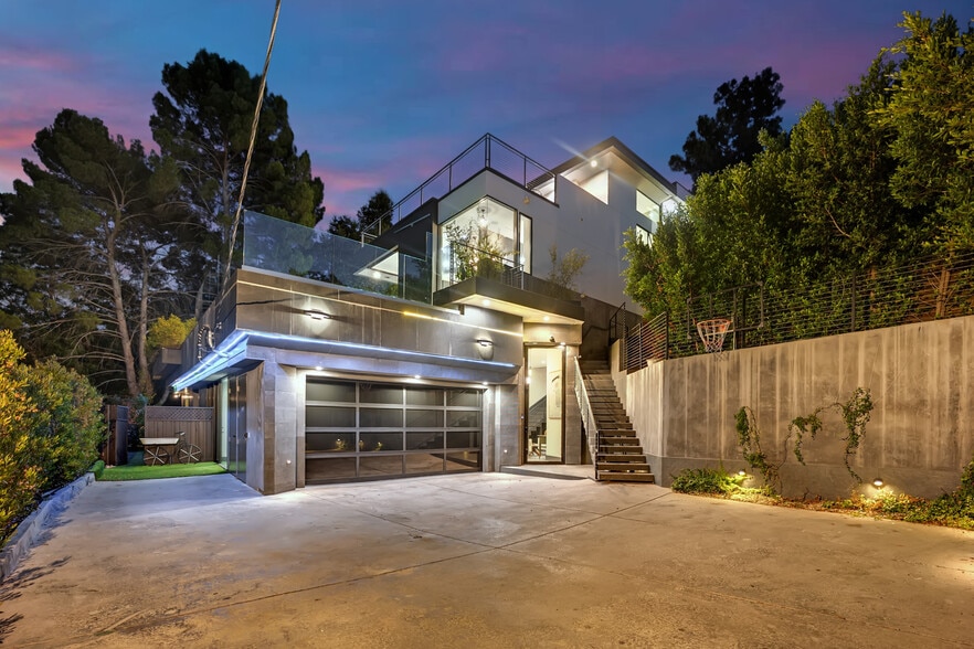 Building Photo - 3712 Broadlawn Dr