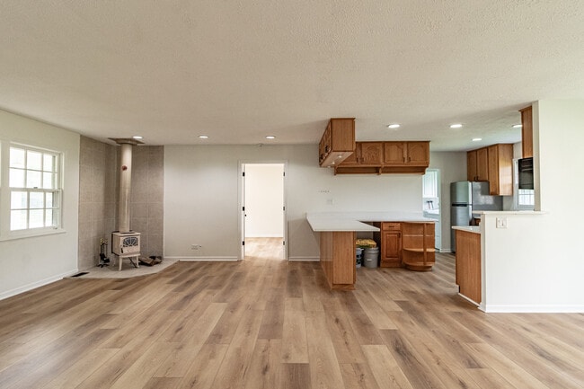 Building Photo - 1075 Aspen Dr