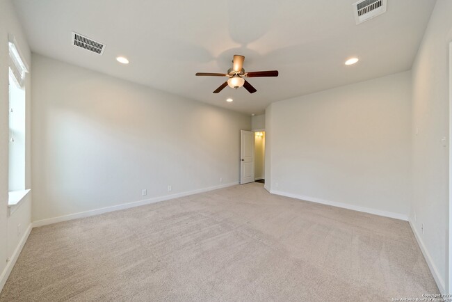 Building Photo - 215 E Courtland Pl