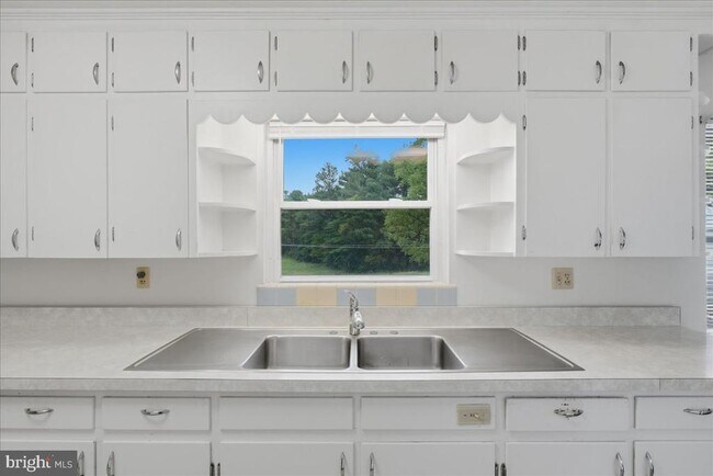 Building Photo - 3044 N Frederick Pike