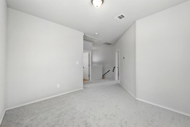 Building Photo - 512 Eberhart Ln