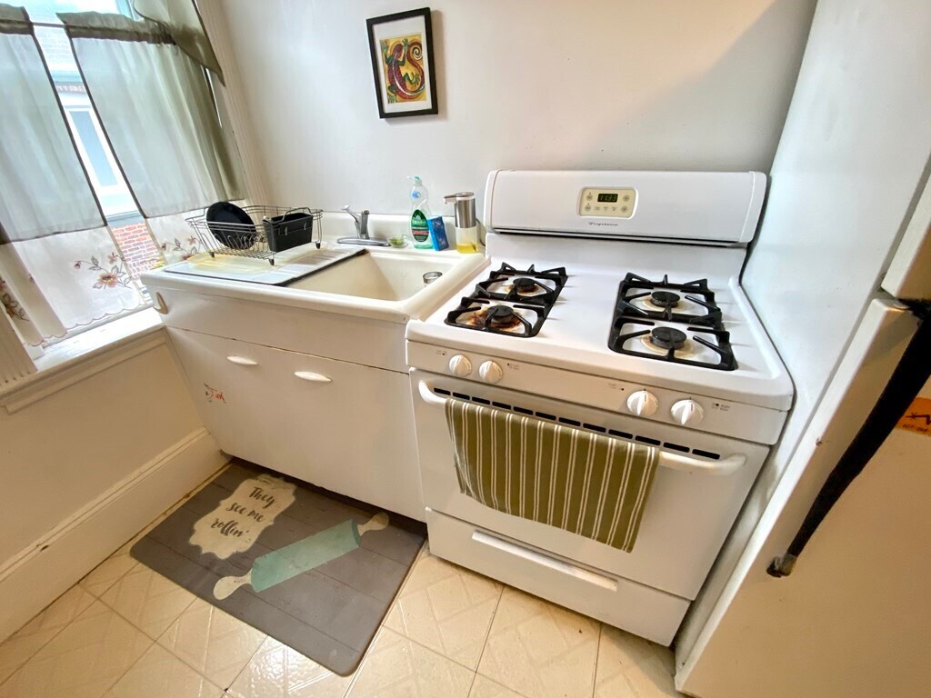 Building Photo - 16 Parkman St