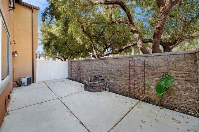 Building Photo - Comfort, Convenience & Community Amenities