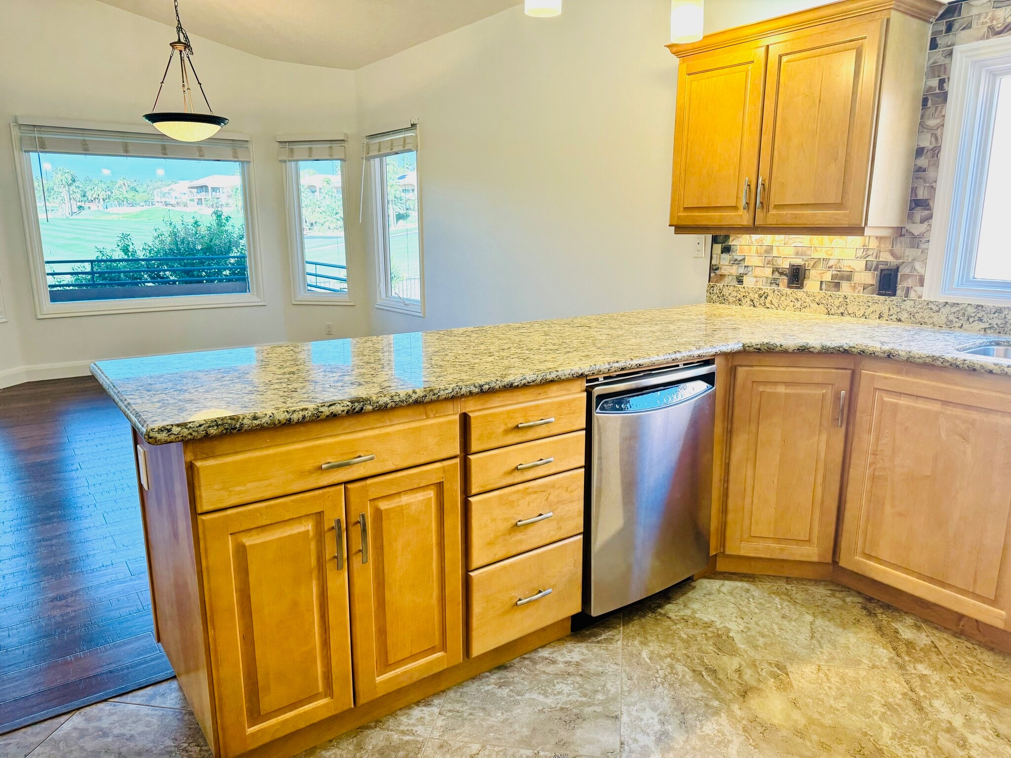 Kitchen - 589 Summit Ct