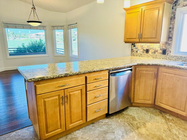 Kitchen - 589 Summit Ct