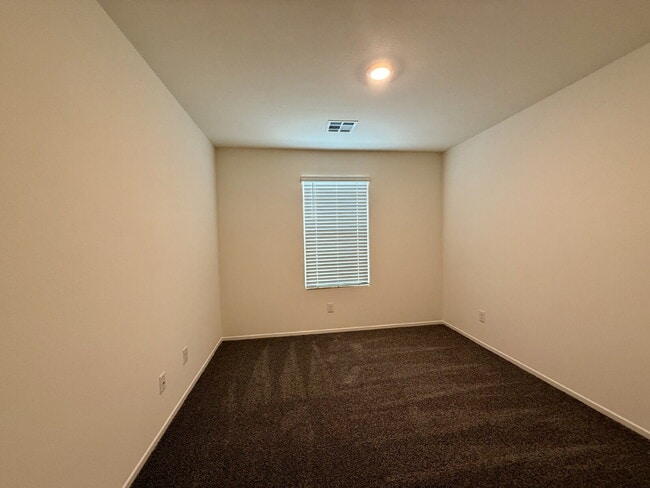 Building Photo - 3 BED 2.5 BATH 2 CAR GARAGE TOWNHOUSE W/ LOFT FOR RENT!!!
