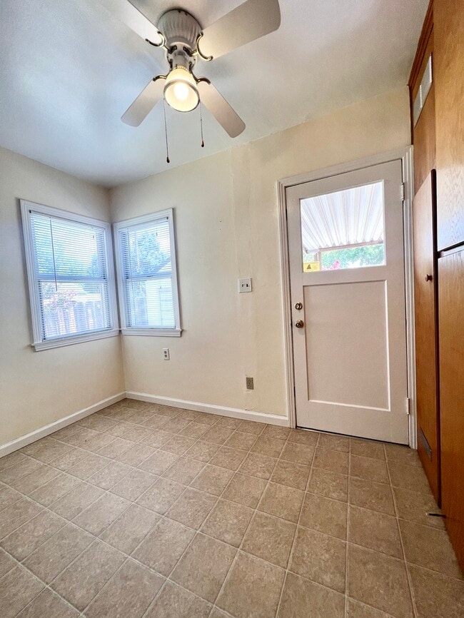 Building Photo - Charming 3 bedroom 2 bath home in Sacramento!
