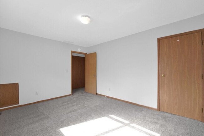 Building Photo - 2522-2524-2524 Weyburn Rd