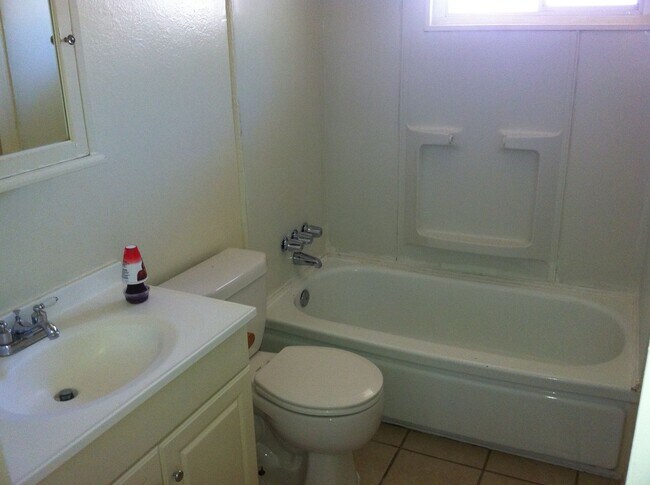 Building Photo - The city of Highland has the perfect 3 bed...