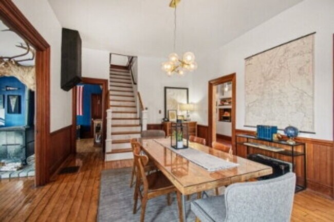 Building Photo - 704 24th Ave