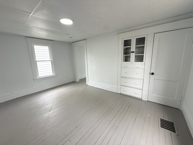 Building Photo - 422 Prospect St