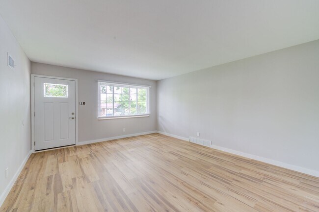 Building Photo - 2387 Ridgecrest Dr