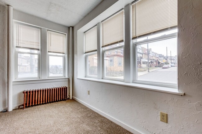 Building Photo - 466 Hays Ave