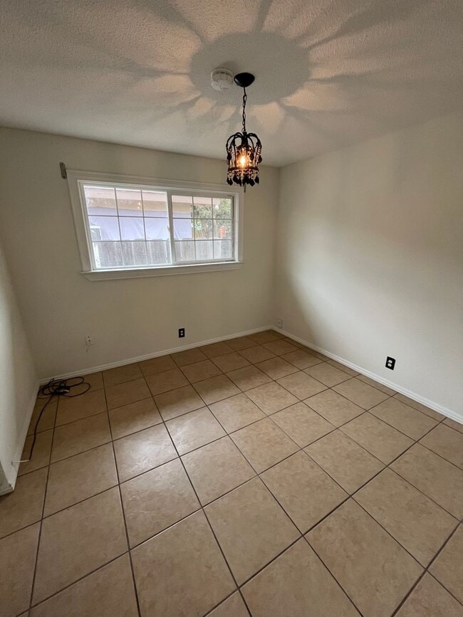 Building Photo - 427 N Santa Ana St