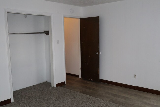 Building Photo - 2305 Southridge Dr