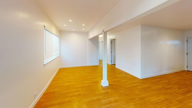 Building Photo - 117-119 Altena St