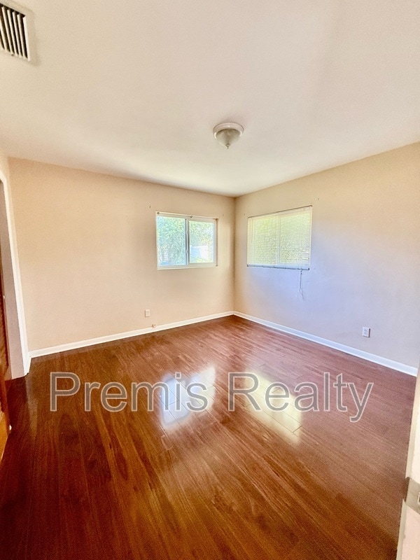 Building Photo - 2671 Pinehurst Ave