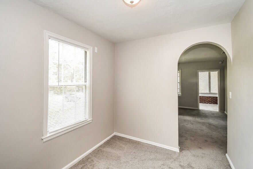 Building Photo - 1130 Saratoga Blvd