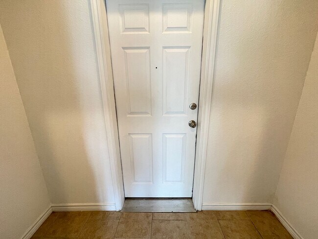 Building Photo - 3-Bedroom House on 1/2 an Acre for Rent in Killeen