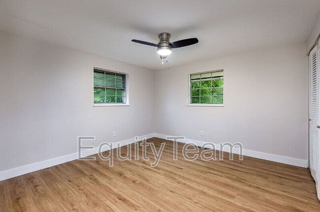 Building Photo - 722 Castro Ln