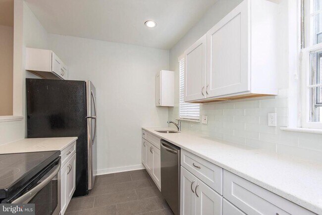 Building Photo - 3936 Delancey St