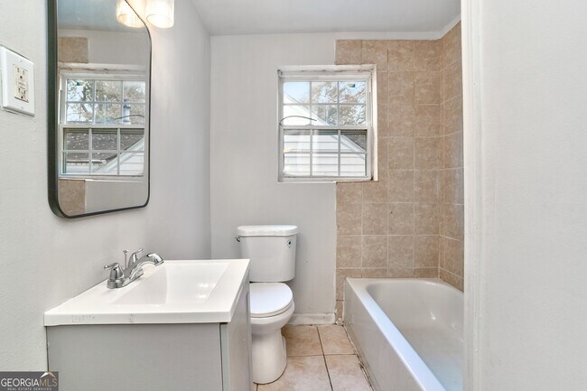 Building Photo - 215 Ollie St NW