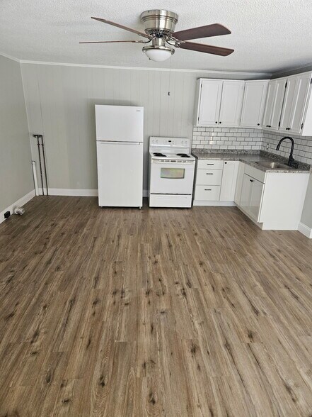 Primary Photo - 414 Front St