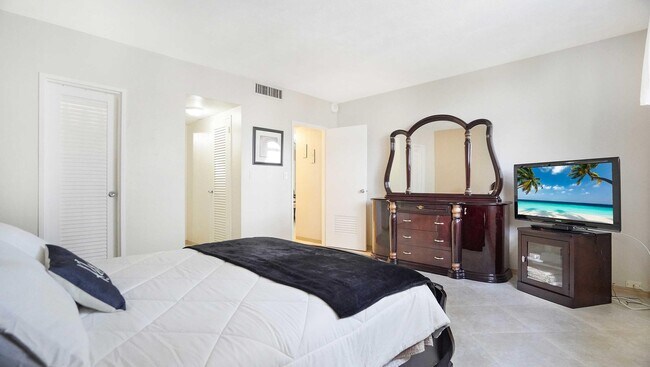 Building Photo - 4250 Galt Ocean Dr