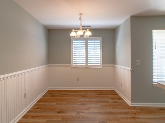Building Photo - 159 Lakeside Dr