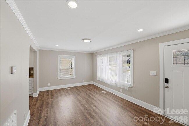 Building Photo - 4239 Dinglewood Ave