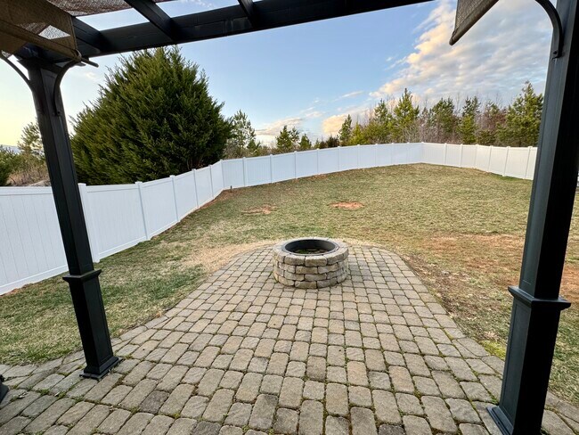 Building Photo - 11033 Hat Creek Ln