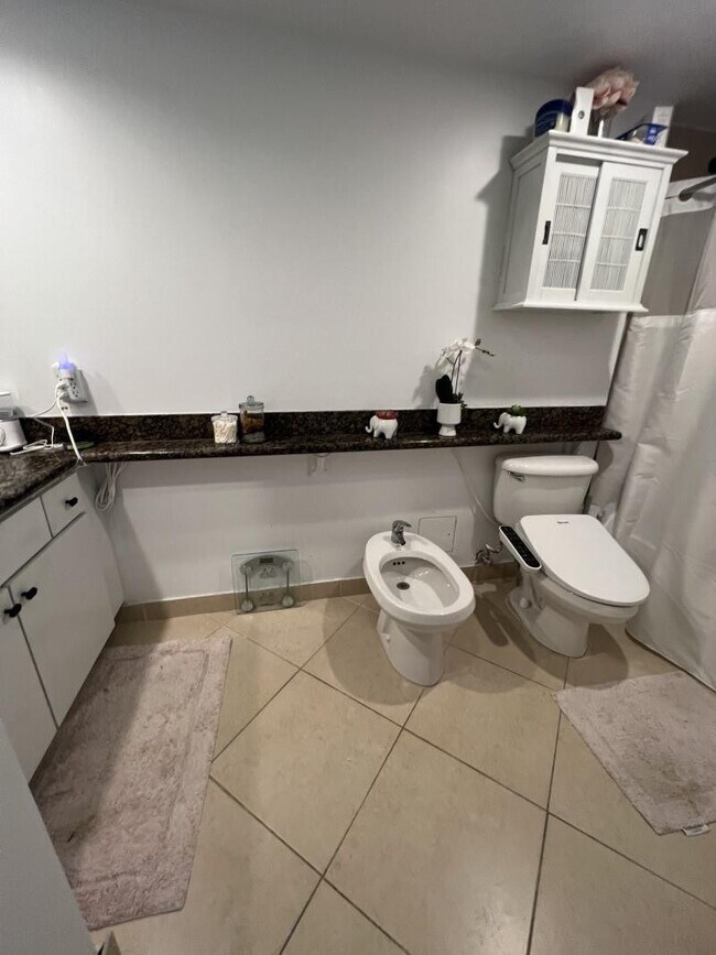 Building Photo - 5600 Collins Ave