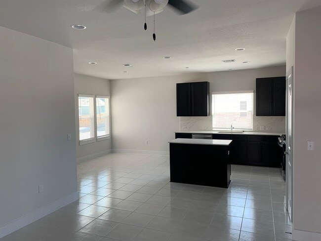 Building Photo - 8601 Looksee Ln