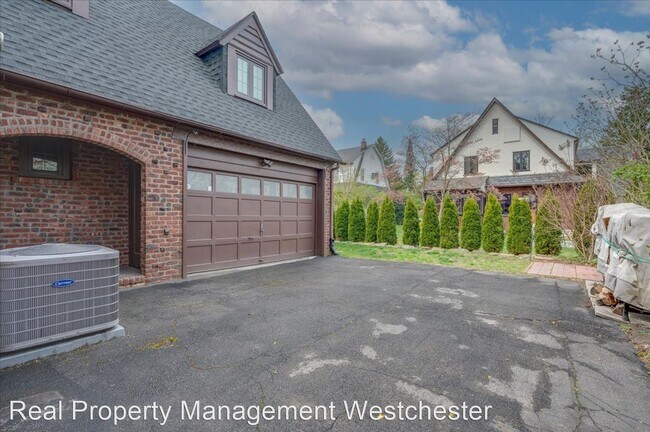 Building Photo - 5 br, 3.5 bath House - 156 Chittenden Avenue