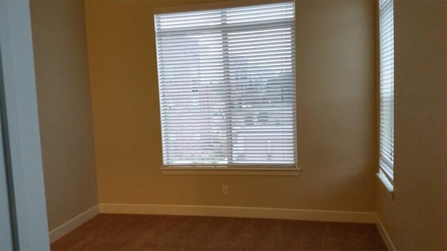 Building Photo - 305 Inverness Way S