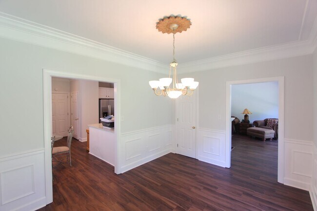 Building Photo - 4 Bedroom 2.5 Bath Lake Cyrus Beauty LOADE...